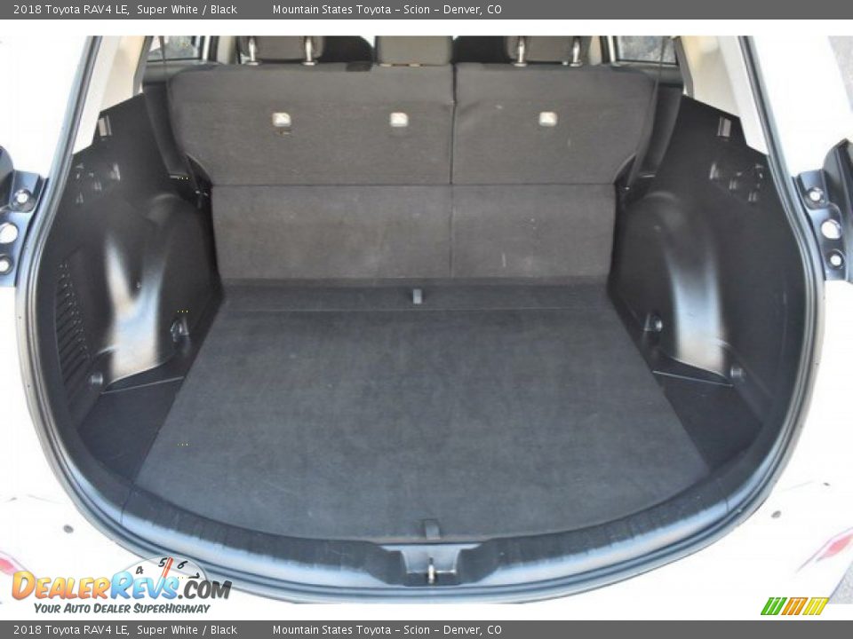 2018 Toyota RAV4 LE Super White / Black Photo #26