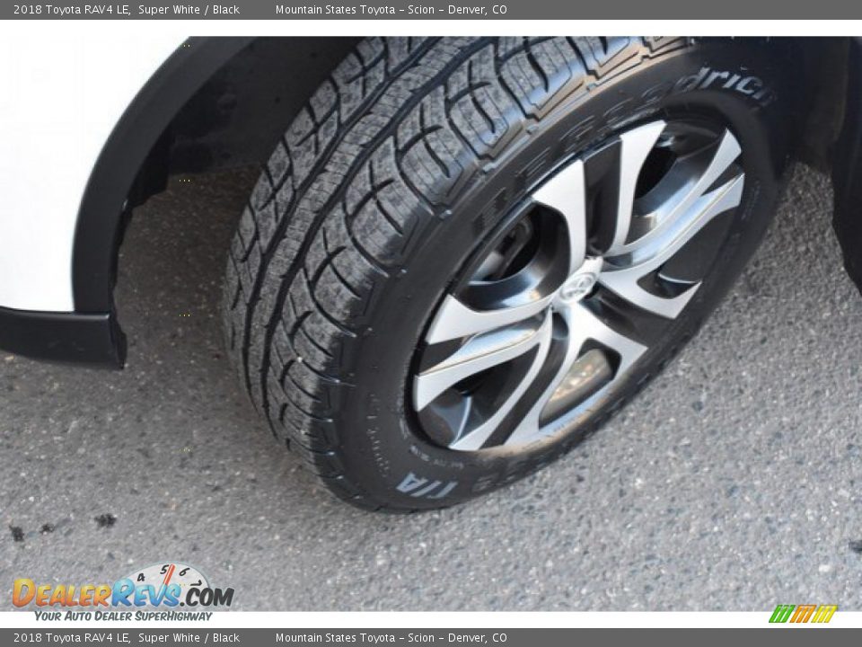 2018 Toyota RAV4 LE Super White / Black Photo #28