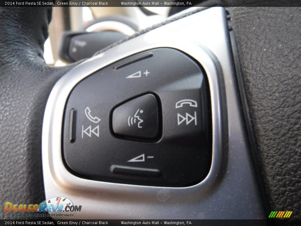 2014 Ford Fiesta SE Sedan Green Envy / Charcoal Black Photo #17