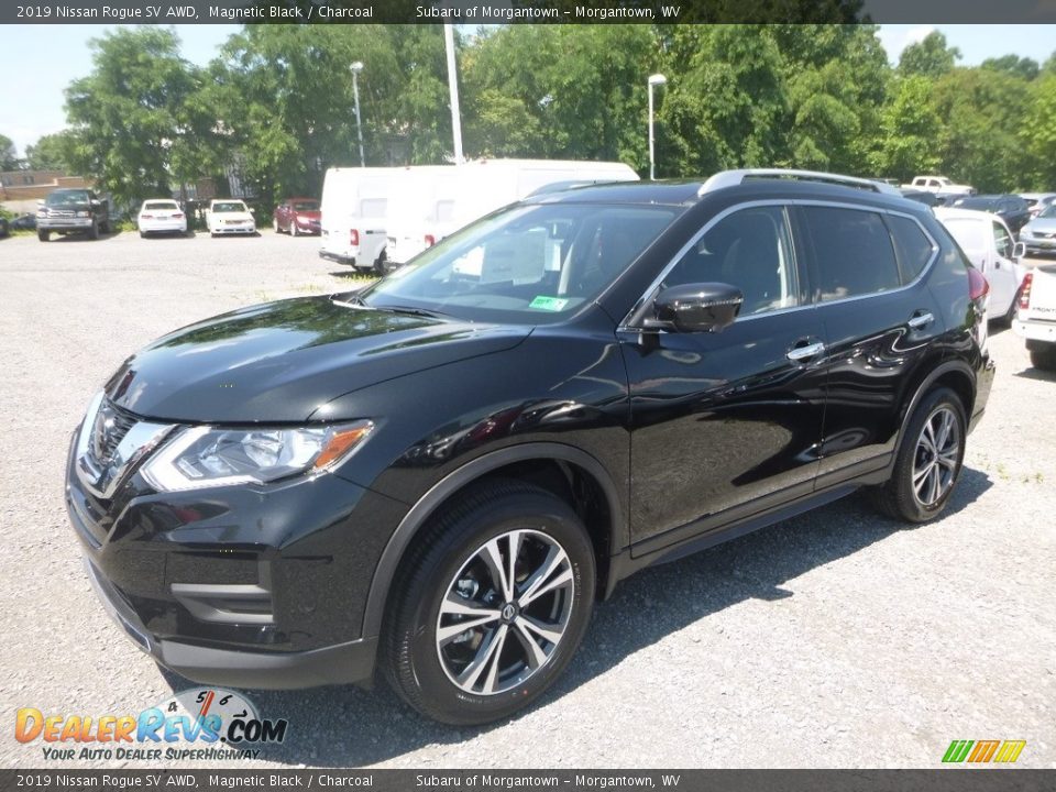 Front 3/4 View of 2019 Nissan Rogue SV AWD Photo #8