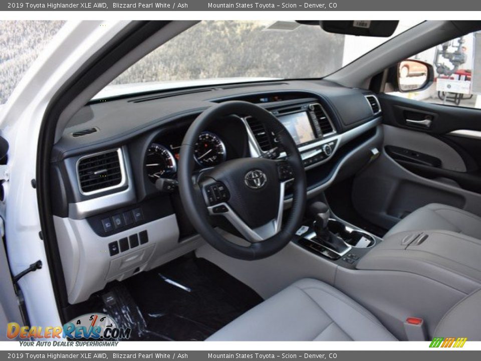 2019 Toyota Highlander XLE AWD Blizzard Pearl White / Ash Photo #5