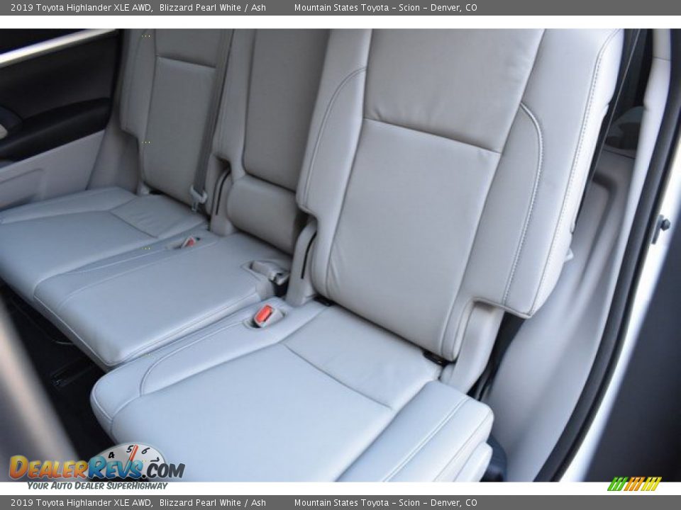 2019 Toyota Highlander XLE AWD Blizzard Pearl White / Ash Photo #10