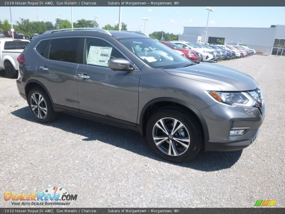 Front 3/4 View of 2019 Nissan Rogue SV AWD Photo #1