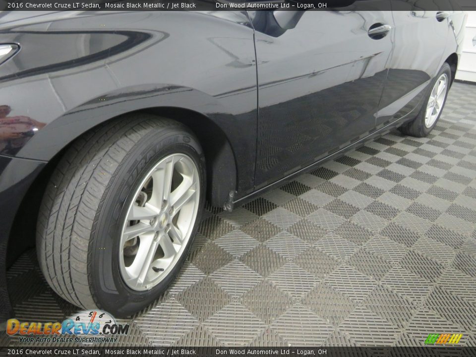 2016 Chevrolet Cruze LT Sedan Mosaic Black Metallic / Jet Black Photo #9