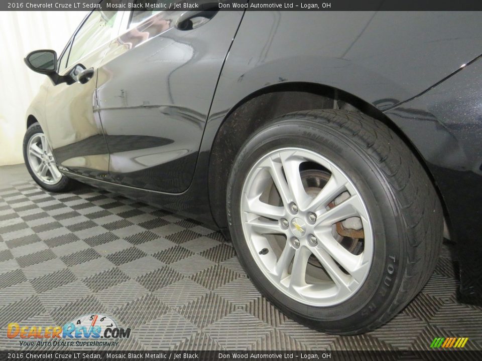 2016 Chevrolet Cruze LT Sedan Mosaic Black Metallic / Jet Black Photo #10