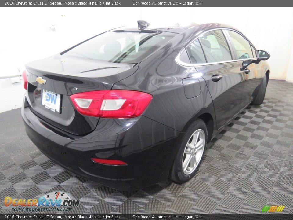 2016 Chevrolet Cruze LT Sedan Mosaic Black Metallic / Jet Black Photo #15
