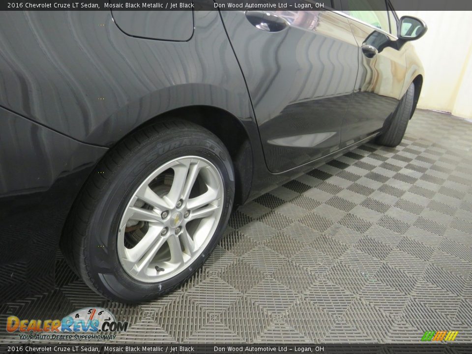 2016 Chevrolet Cruze LT Sedan Mosaic Black Metallic / Jet Black Photo #16