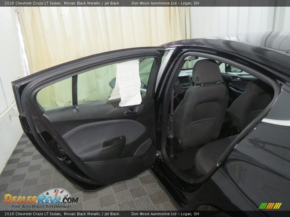 2016 Chevrolet Cruze LT Sedan Mosaic Black Metallic / Jet Black Photo #23