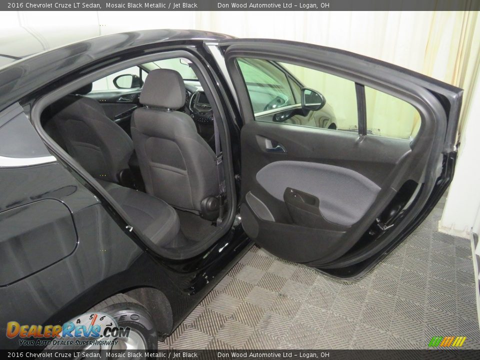 2016 Chevrolet Cruze LT Sedan Mosaic Black Metallic / Jet Black Photo #26