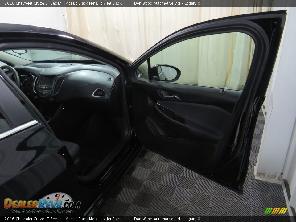 2016 Chevrolet Cruze LT Sedan Mosaic Black Metallic / Jet Black Photo #28