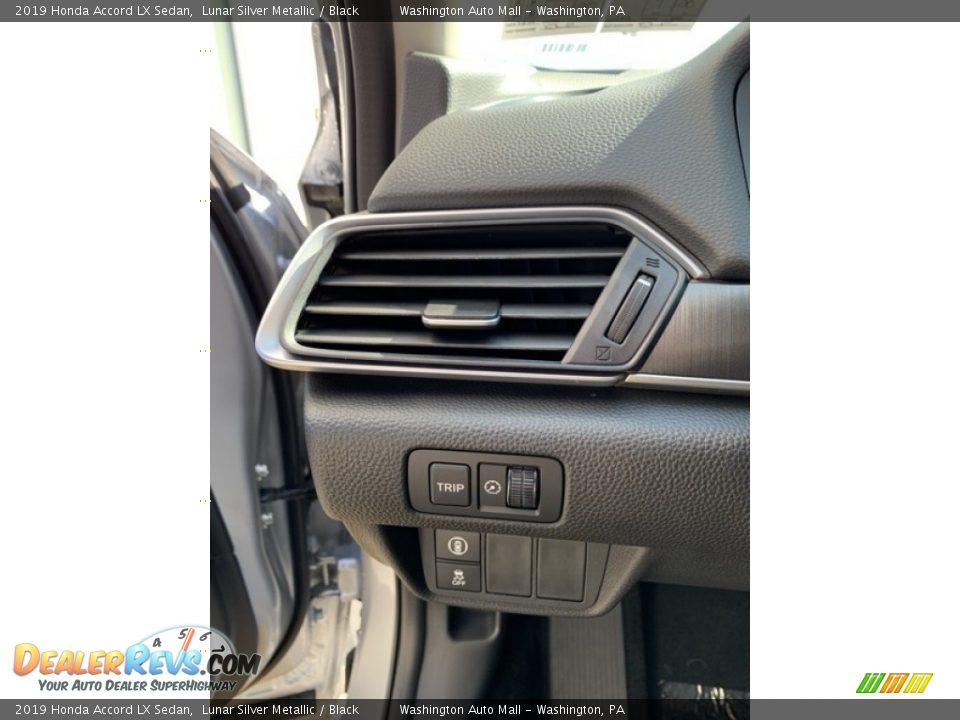 2019 Honda Accord LX Sedan Lunar Silver Metallic / Black Photo #12