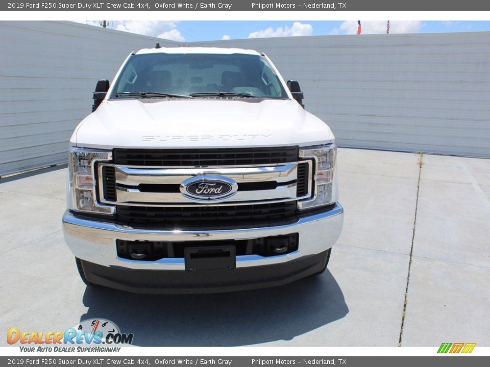 2019 Ford F250 Super Duty XLT Crew Cab 4x4 Oxford White / Earth Gray Photo #3