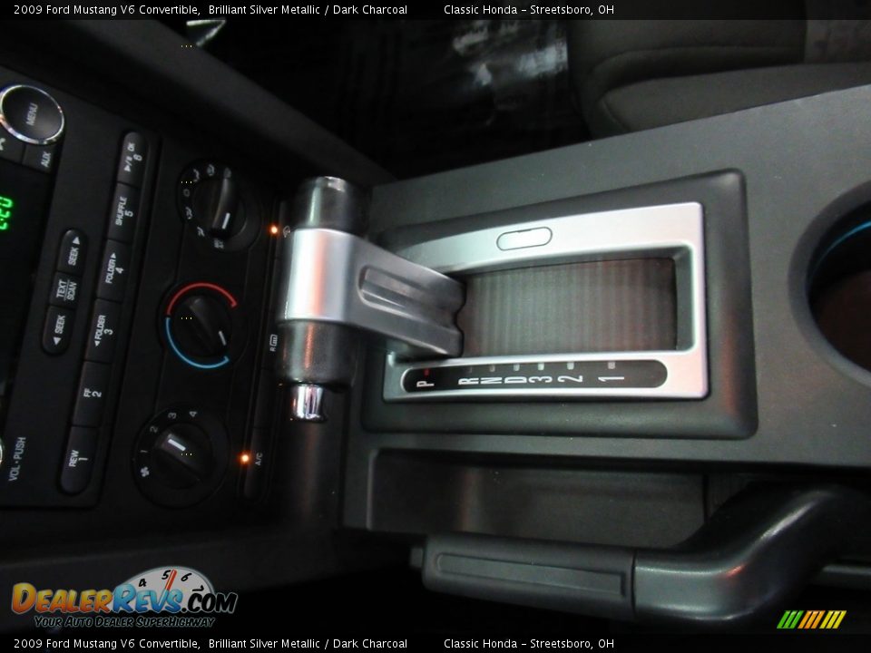 2009 Ford Mustang V6 Convertible Brilliant Silver Metallic / Dark Charcoal Photo #29