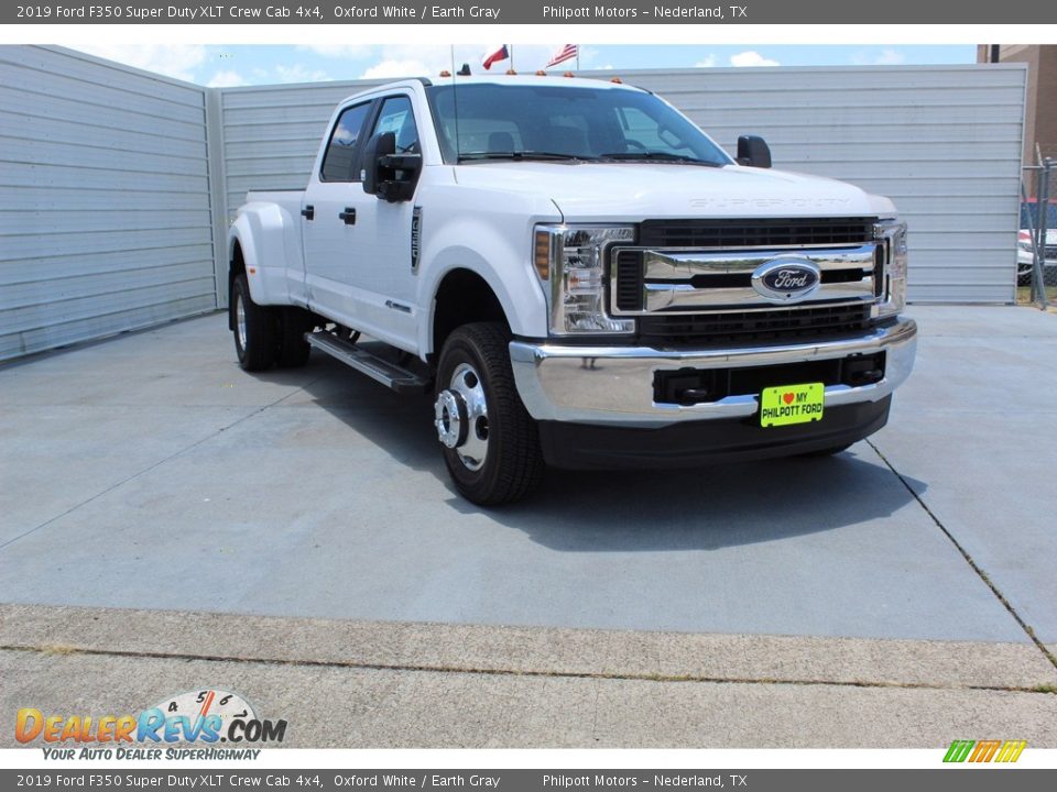 2019 Ford F350 Super Duty XLT Crew Cab 4x4 Oxford White / Earth Gray Photo #2