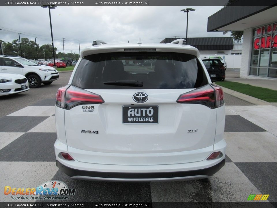 2018 Toyota RAV4 XLE Super White / Nutmeg Photo #4