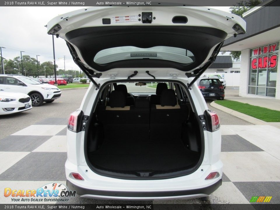 2018 Toyota RAV4 XLE Super White / Nutmeg Photo #5