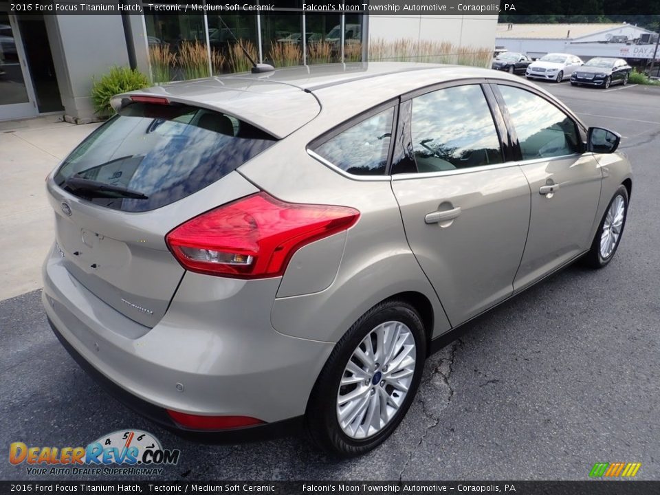 2016 Ford Focus Titanium Hatch Tectonic / Medium Soft Ceramic Photo #2