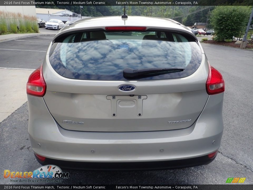 2016 Ford Focus Titanium Hatch Tectonic / Medium Soft Ceramic Photo #3