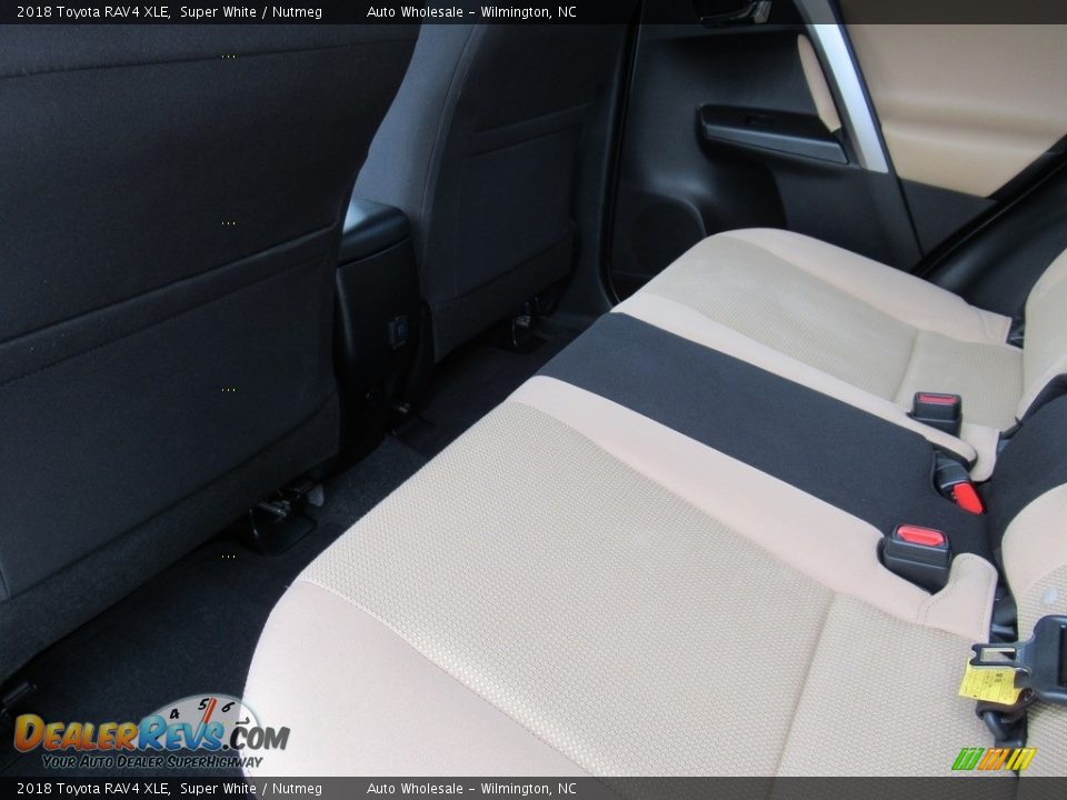 2018 Toyota RAV4 XLE Super White / Nutmeg Photo #11