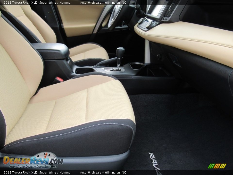 2018 Toyota RAV4 XLE Super White / Nutmeg Photo #12
