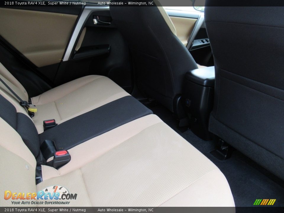 2018 Toyota RAV4 XLE Super White / Nutmeg Photo #13