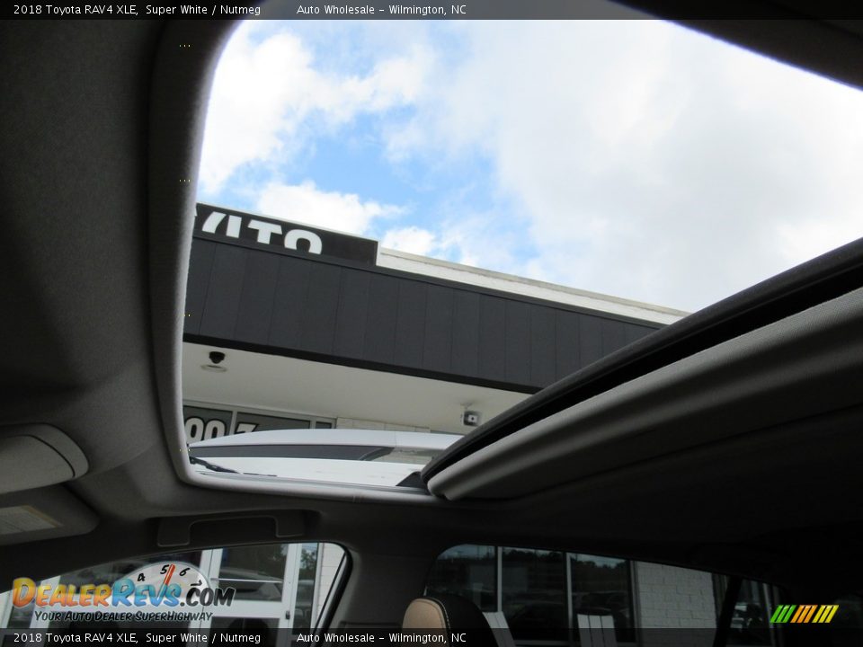 2018 Toyota RAV4 XLE Super White / Nutmeg Photo #14