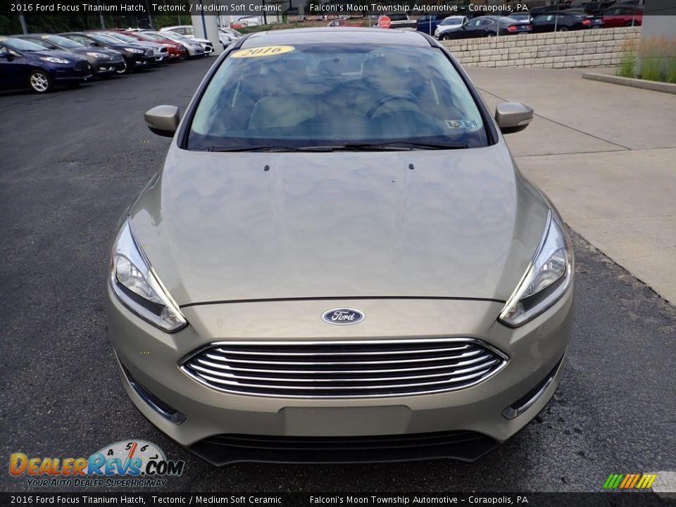 2016 Ford Focus Titanium Hatch Tectonic / Medium Soft Ceramic Photo #9