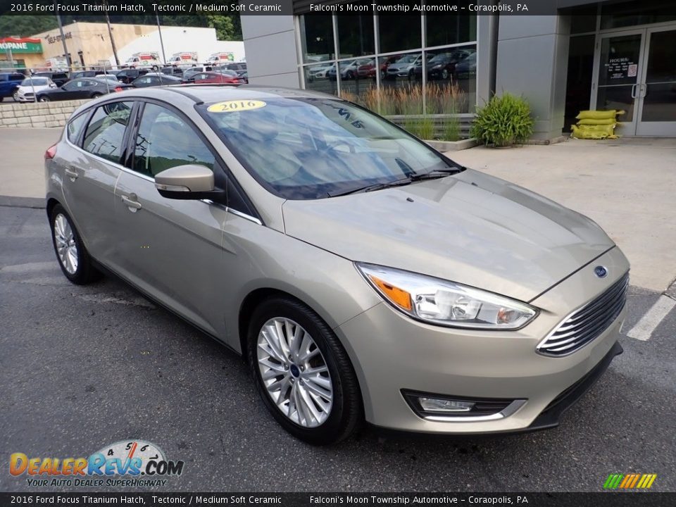 2016 Ford Focus Titanium Hatch Tectonic / Medium Soft Ceramic Photo #10