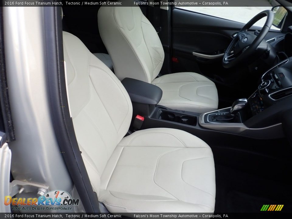 2016 Ford Focus Titanium Hatch Tectonic / Medium Soft Ceramic Photo #12