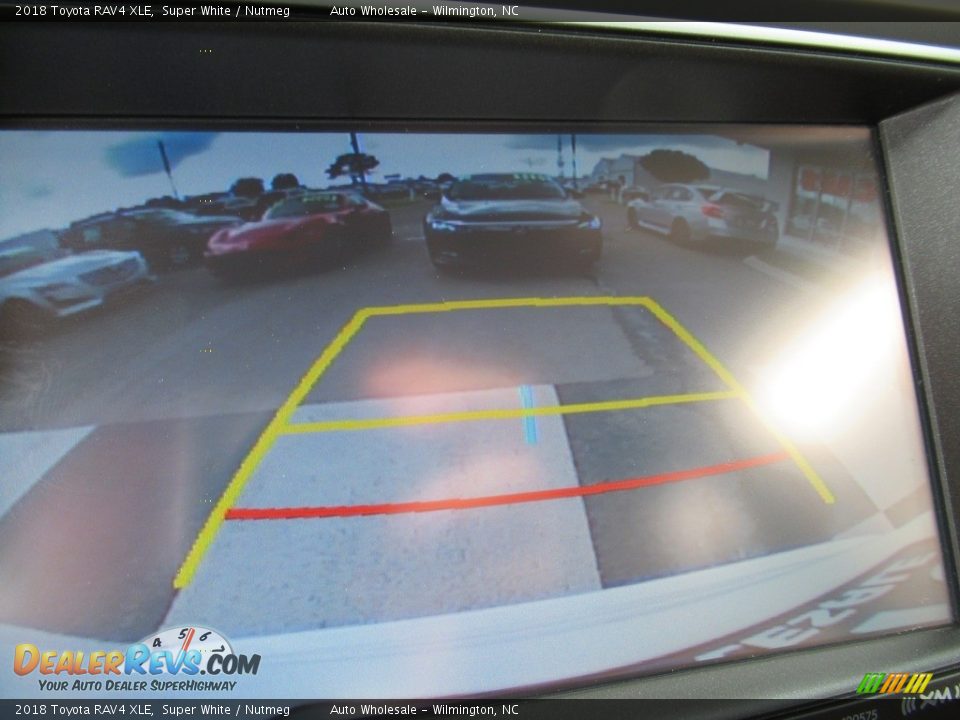 2018 Toyota RAV4 XLE Super White / Nutmeg Photo #19