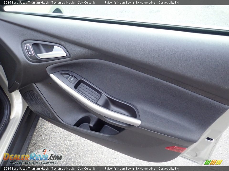 2016 Ford Focus Titanium Hatch Tectonic / Medium Soft Ceramic Photo #14