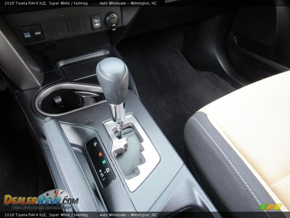 2018 Toyota RAV4 XLE Super White / Nutmeg Photo #20