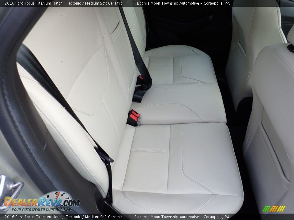 2016 Ford Focus Titanium Hatch Tectonic / Medium Soft Ceramic Photo #15