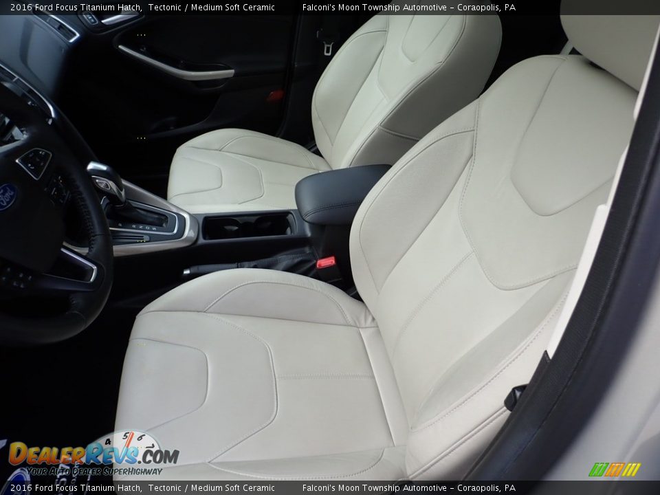 2016 Ford Focus Titanium Hatch Tectonic / Medium Soft Ceramic Photo #16