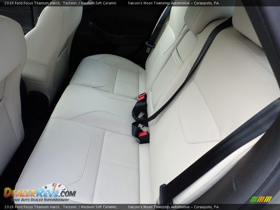 2016 Ford Focus Titanium Hatch Tectonic / Medium Soft Ceramic Photo #17