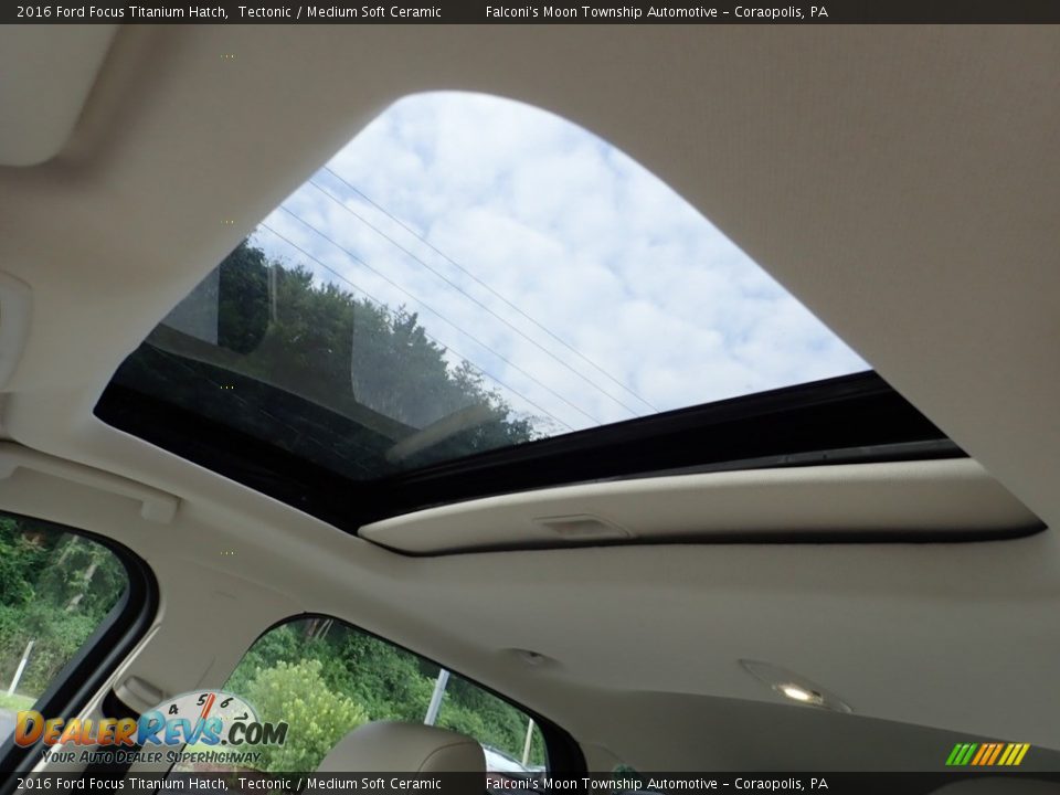 2016 Ford Focus Titanium Hatch Tectonic / Medium Soft Ceramic Photo #21