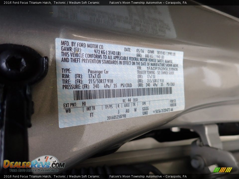 2016 Ford Focus Titanium Hatch Tectonic / Medium Soft Ceramic Photo #23