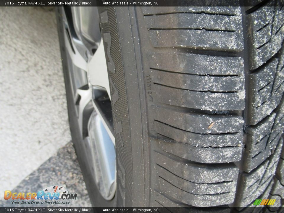 2016 Toyota RAV4 XLE Silver Sky Metallic / Black Photo #8