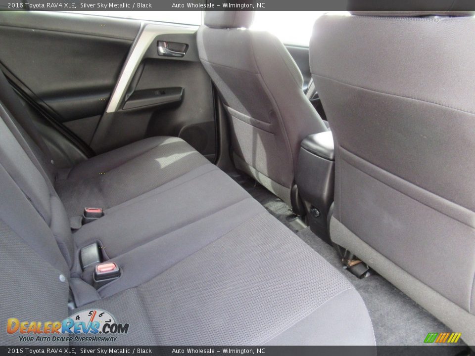 2016 Toyota RAV4 XLE Silver Sky Metallic / Black Photo #14