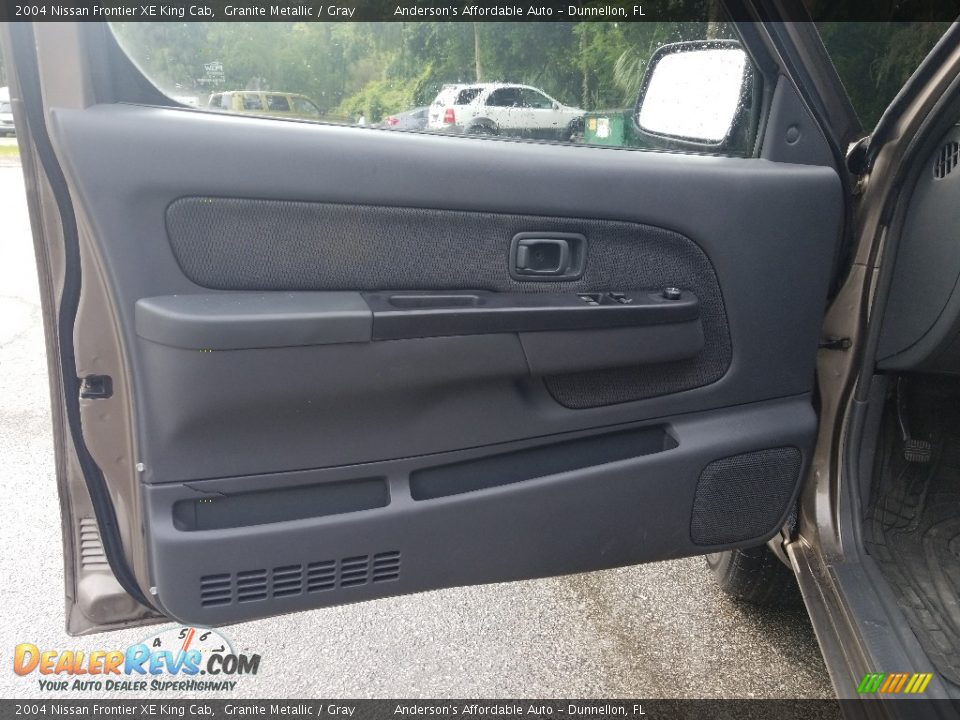 2004 Nissan Frontier XE King Cab Granite Metallic / Gray Photo #9