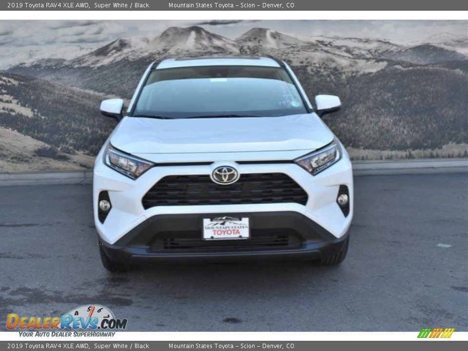 2019 Toyota RAV4 XLE AWD Super White / Black Photo #2