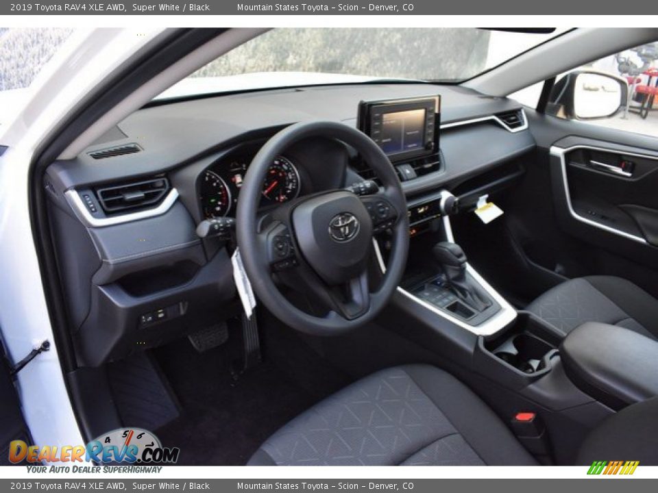2019 Toyota RAV4 XLE AWD Super White / Black Photo #5