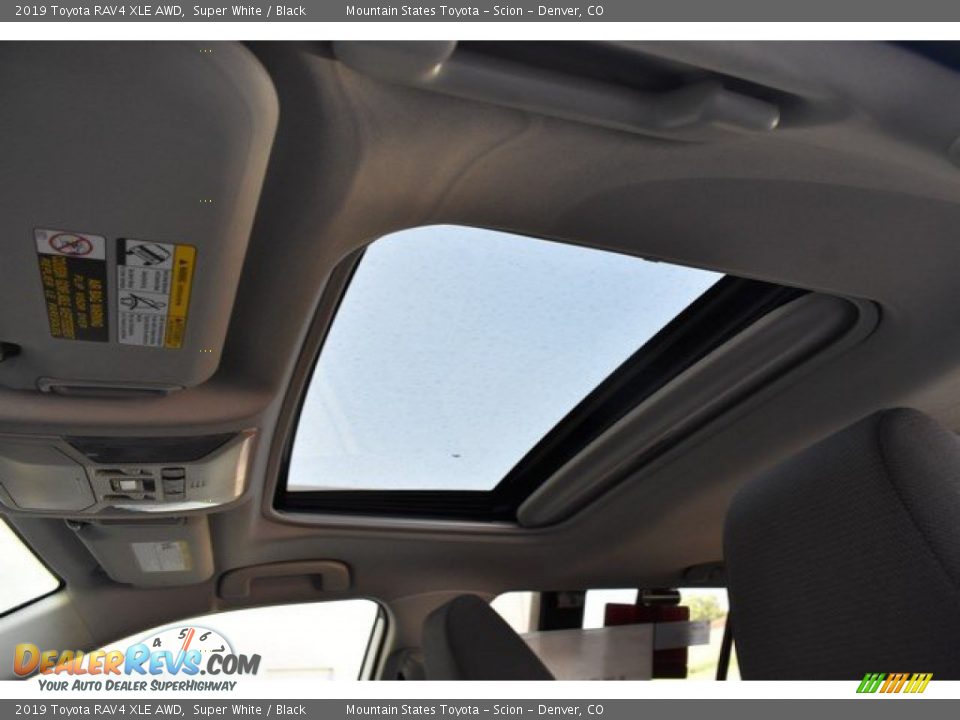 2019 Toyota RAV4 XLE AWD Super White / Black Photo #8