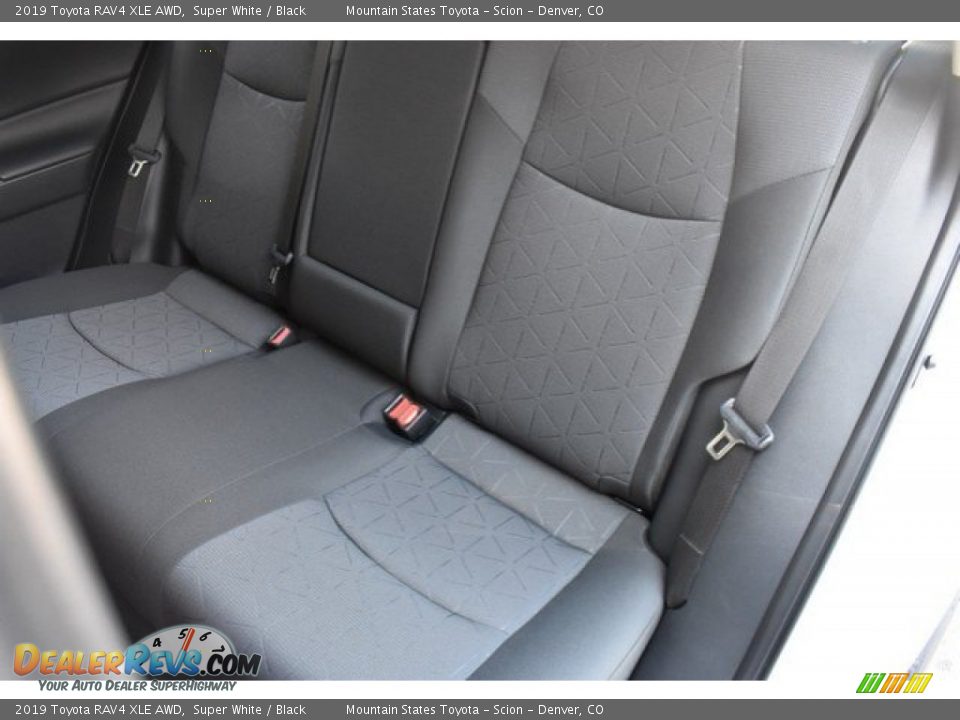 2019 Toyota RAV4 XLE AWD Super White / Black Photo #10