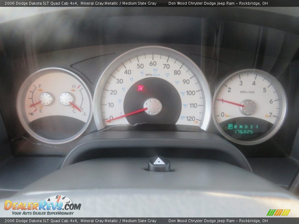 2006 Dodge Dakota SLT Quad Cab 4x4 Mineral Gray Metallic / Medium Slate Gray Photo #18