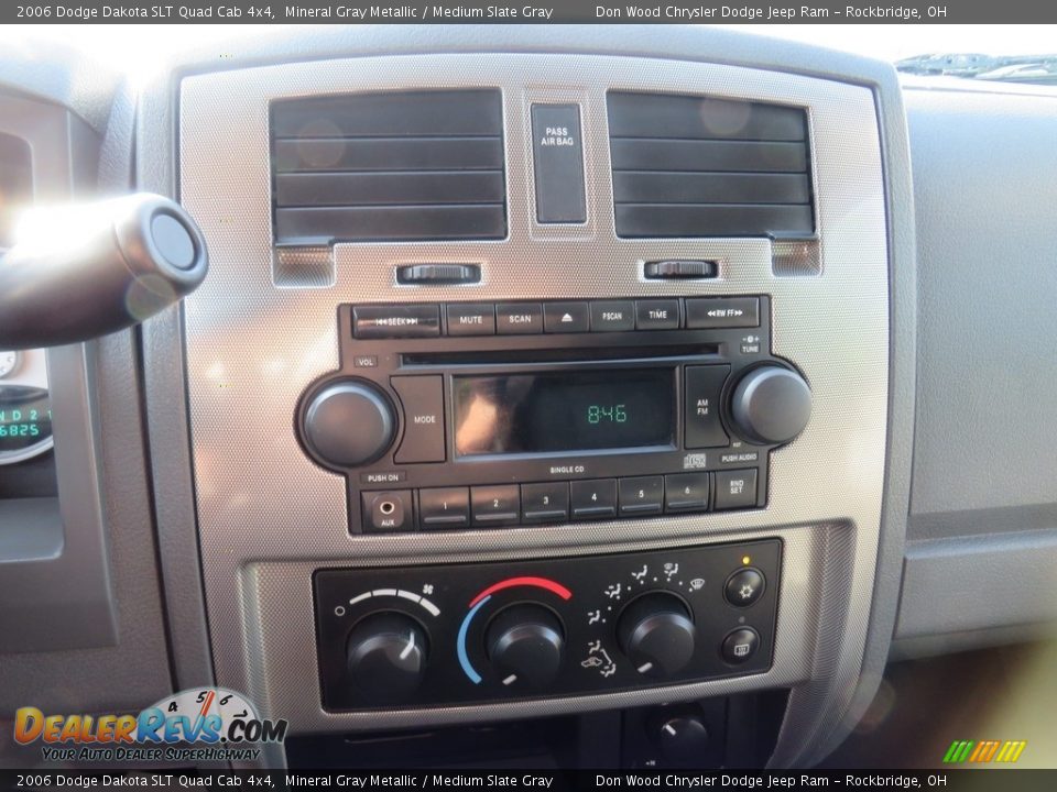 2006 Dodge Dakota SLT Quad Cab 4x4 Mineral Gray Metallic / Medium Slate Gray Photo #22