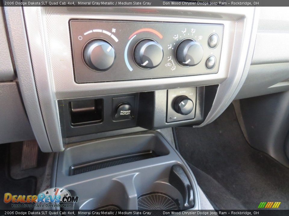 2006 Dodge Dakota SLT Quad Cab 4x4 Mineral Gray Metallic / Medium Slate Gray Photo #23