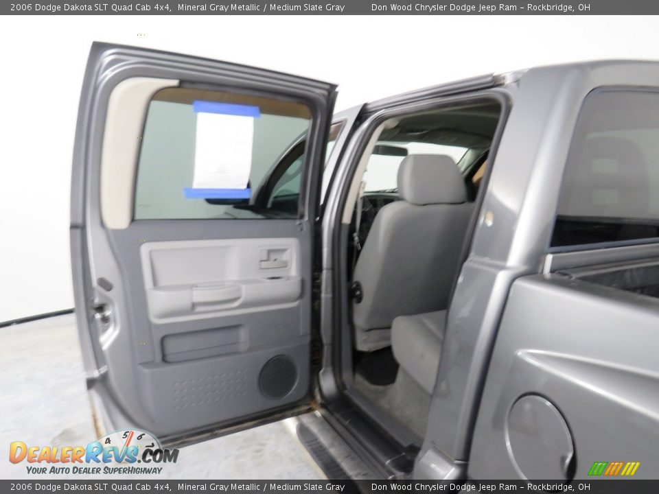 2006 Dodge Dakota SLT Quad Cab 4x4 Mineral Gray Metallic / Medium Slate Gray Photo #28