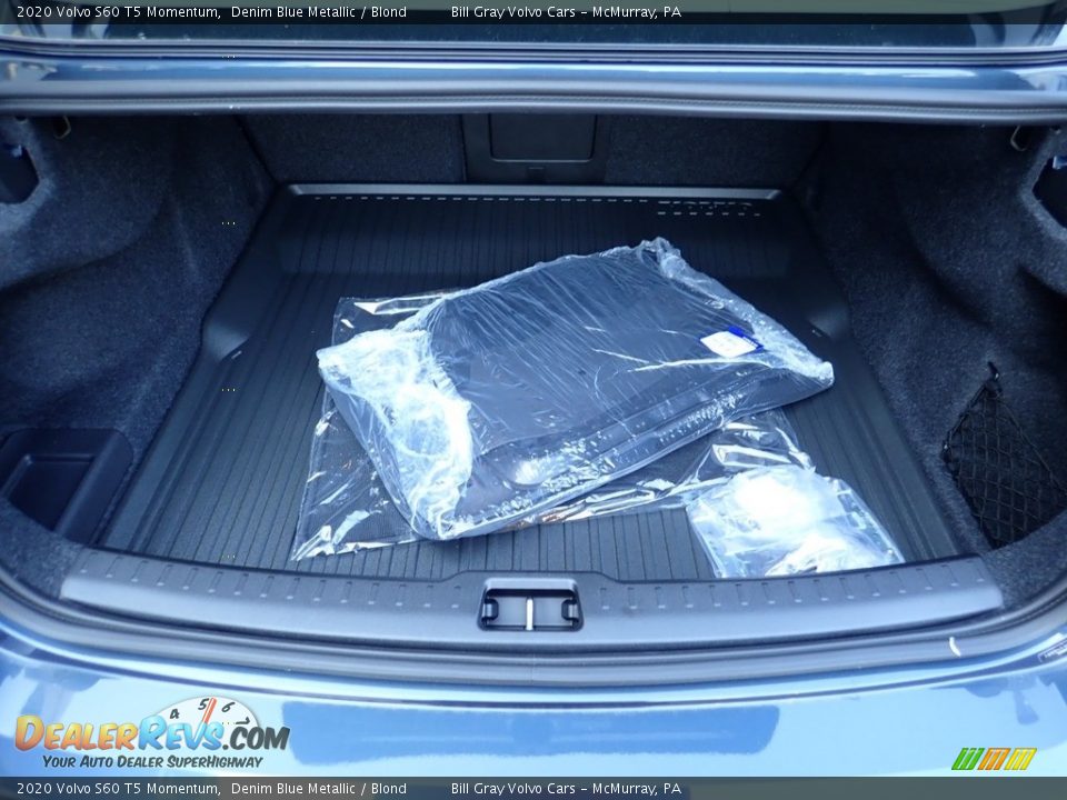 2020 Volvo S60 T5 Momentum Denim Blue Metallic / Blond Photo #4