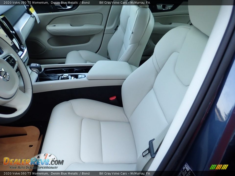 Front Seat of 2020 Volvo S60 T5 Momentum Photo #8